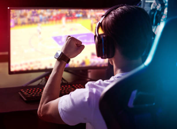 shot of a young man cheering while playing computer games - 電競 個(gè)照片及圖片檔